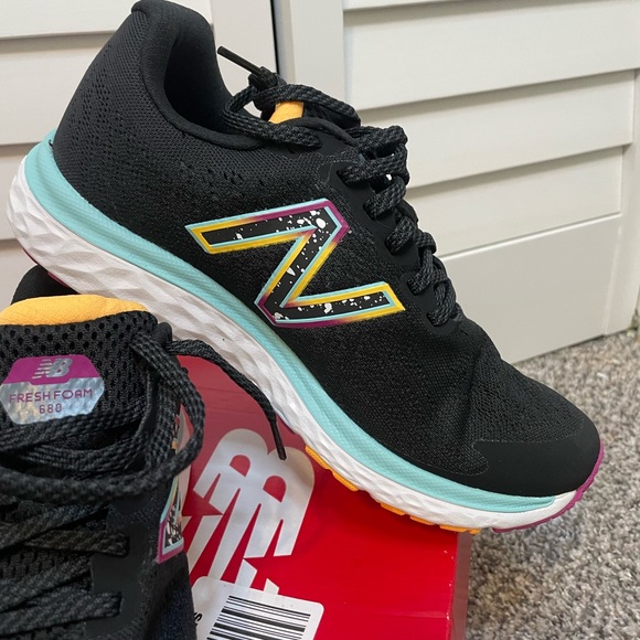 New balance sneakers - Picture 2 of 4